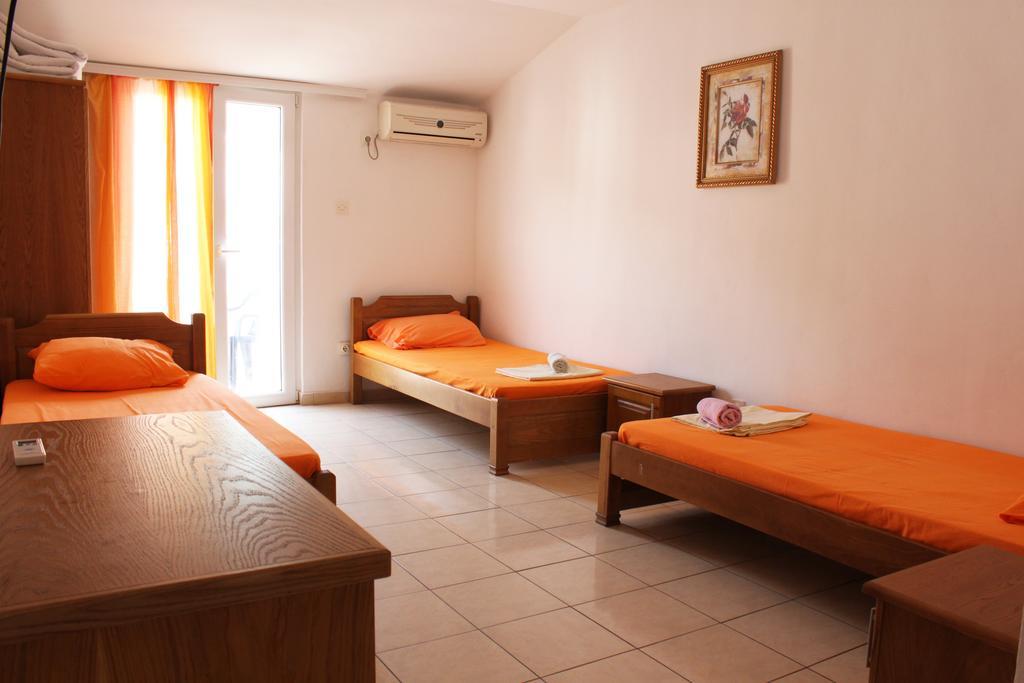 Guesthouse Sun Hostel Budva Buitenkant foto