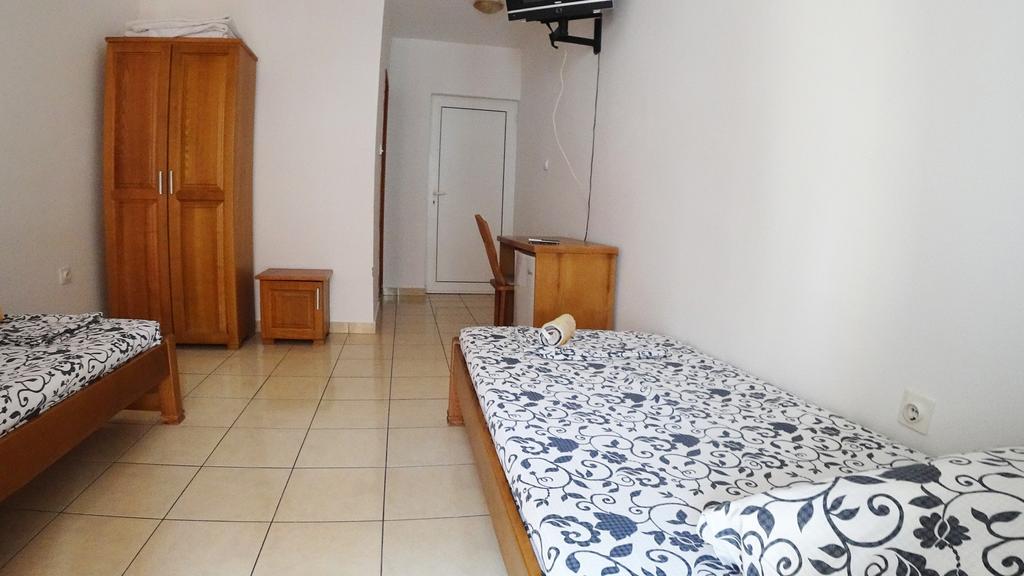 Guesthouse Sun Hostel Budva Buitenkant foto