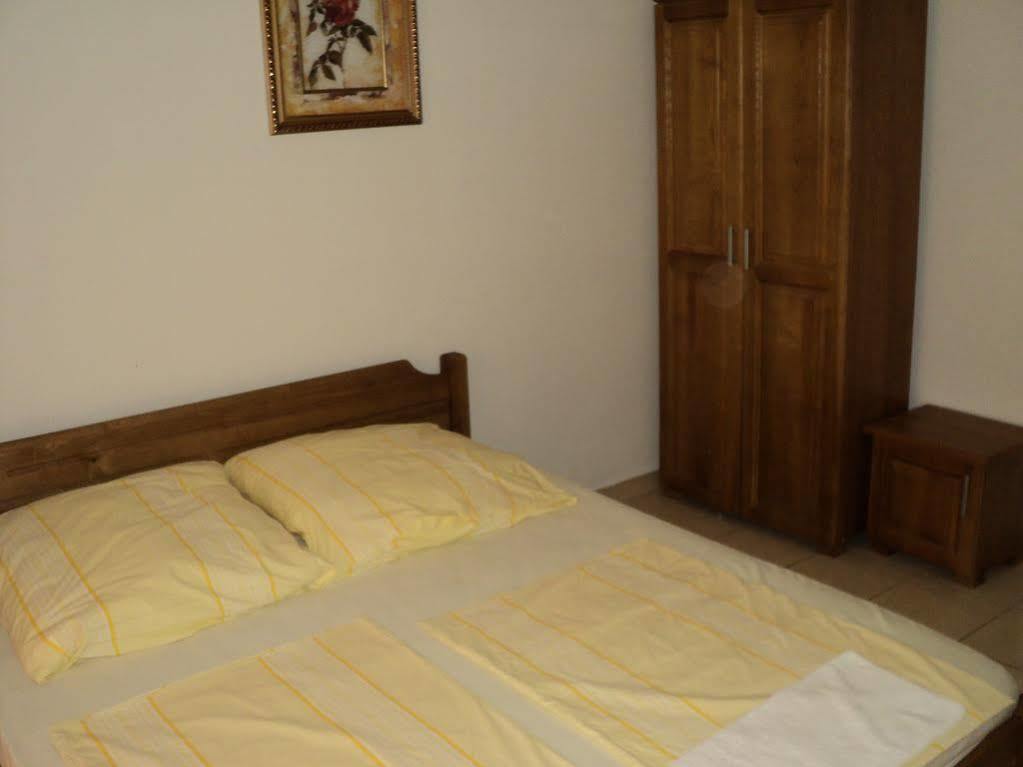 Guesthouse Sun Hostel Budva Buitenkant foto