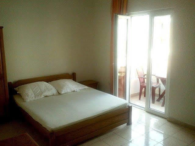 Guesthouse Sun Hostel Budva Buitenkant foto
