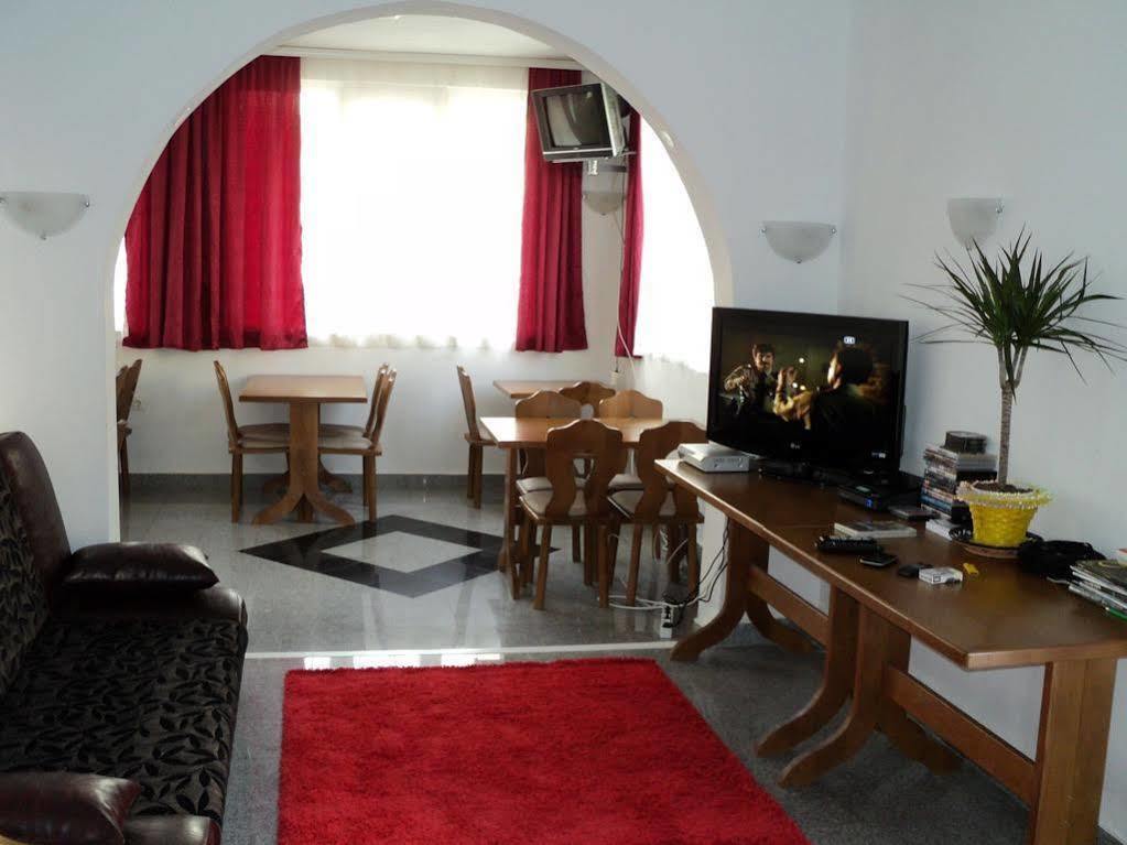 Guesthouse Sun Hostel Budva Buitenkant foto