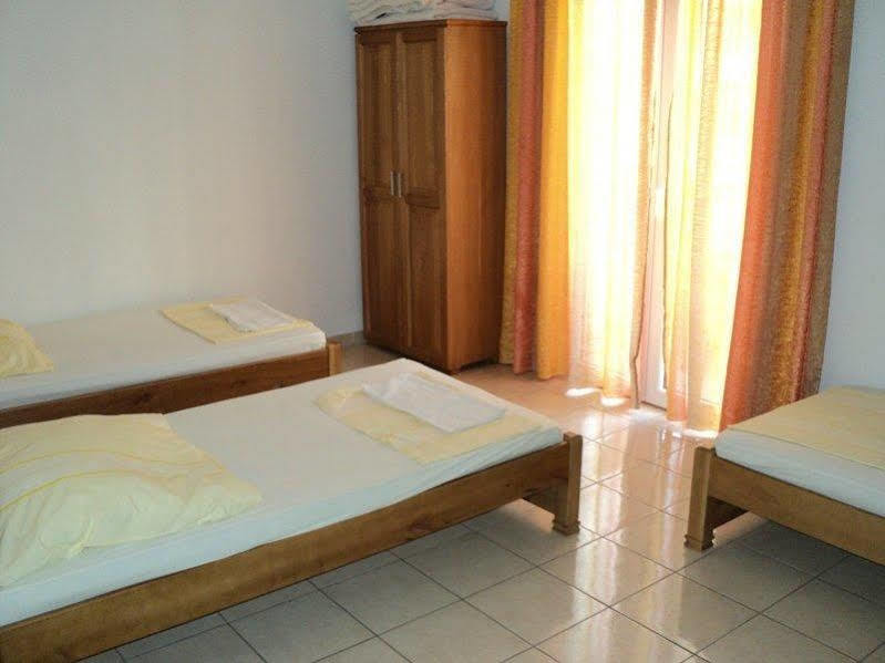 Guesthouse Sun Hostel Budva Buitenkant foto