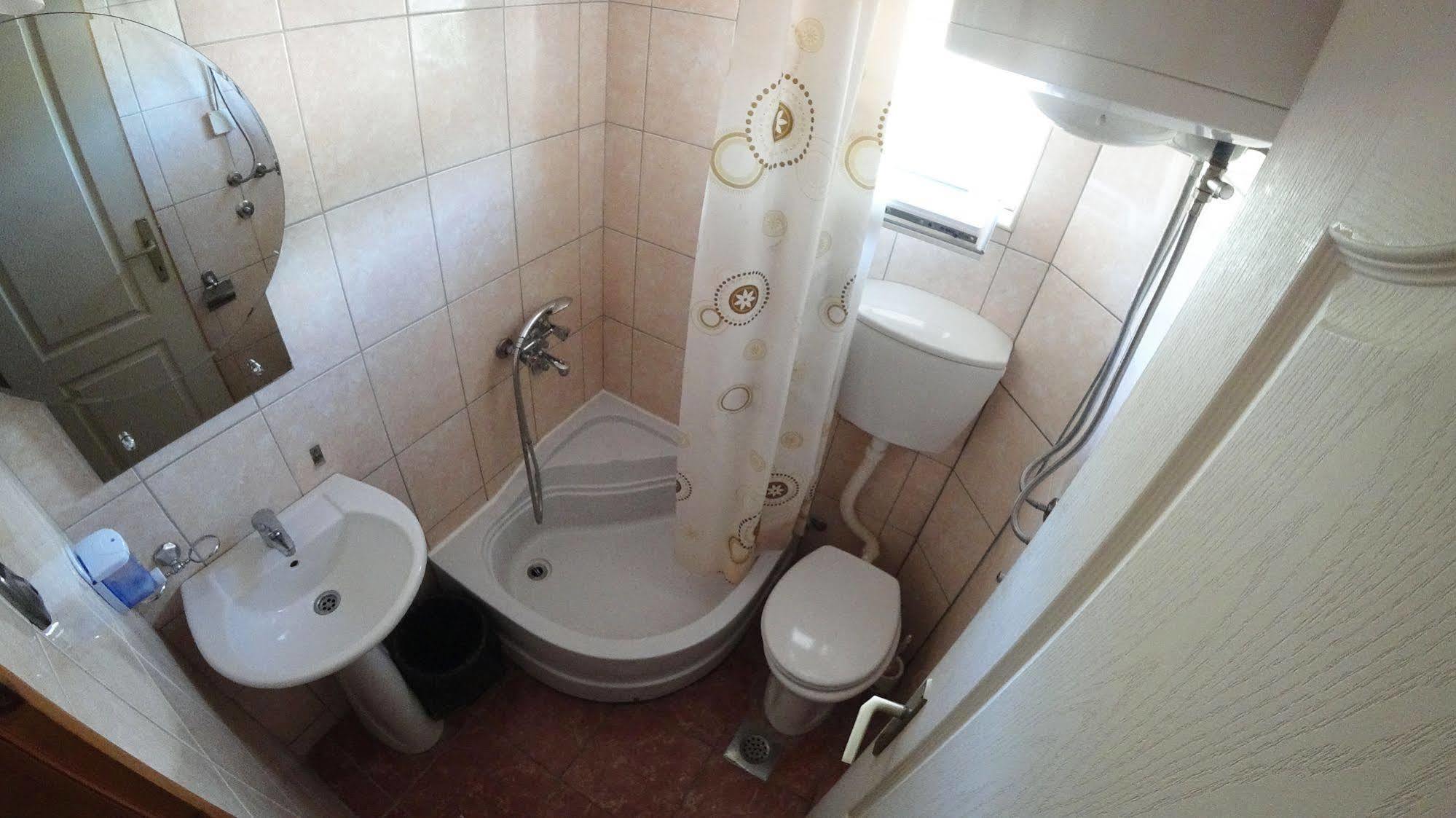 Guesthouse Sun Hostel Budva Buitenkant foto