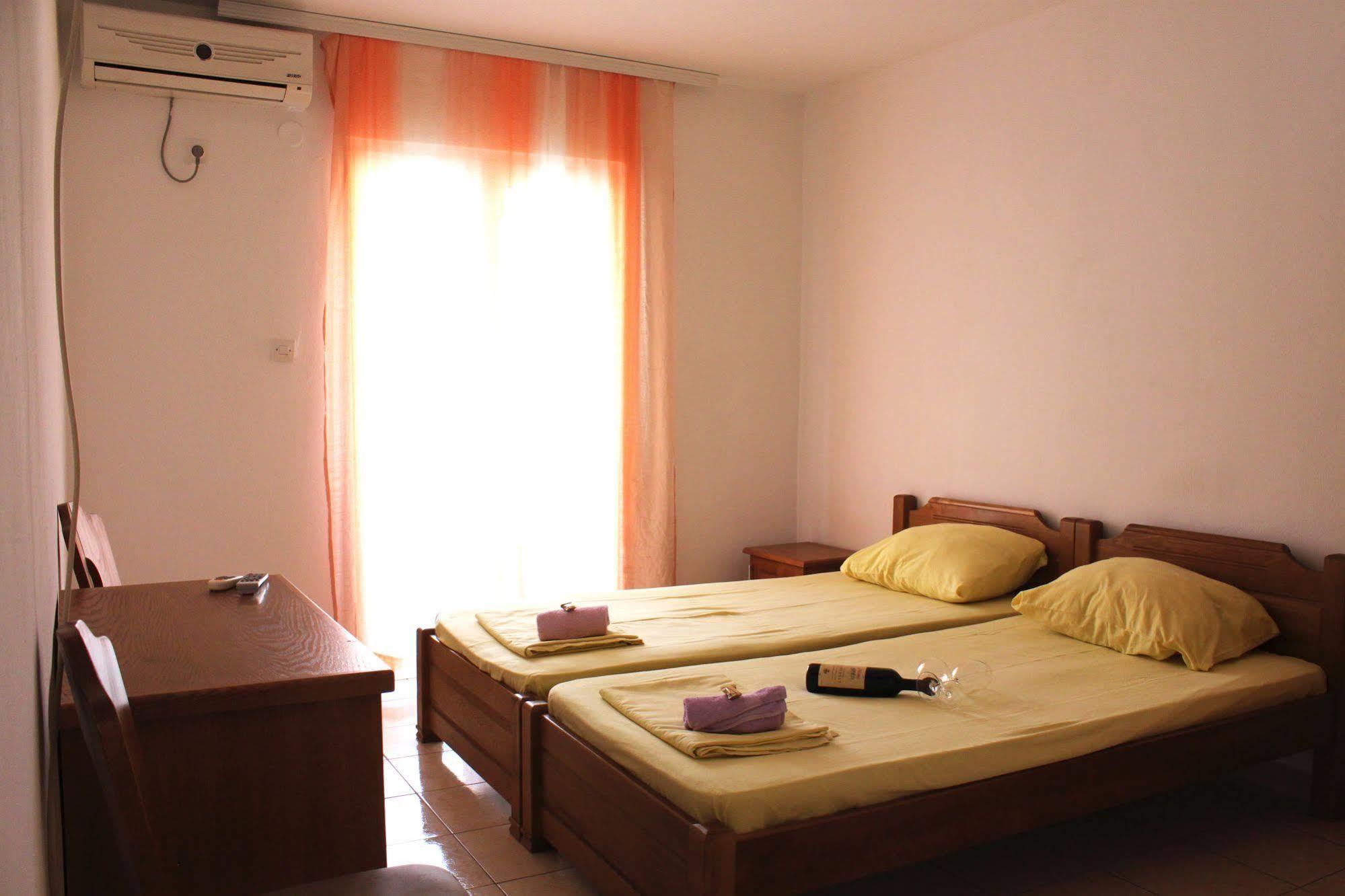 Guesthouse Sun Hostel Budva Buitenkant foto