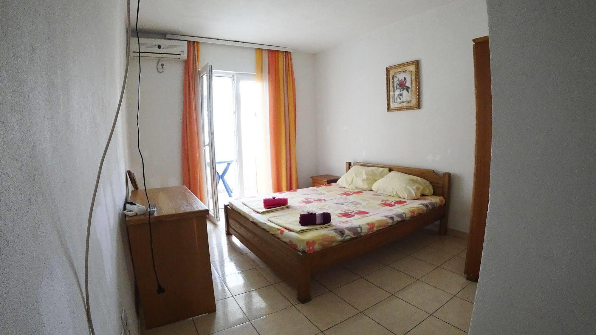 Guesthouse Sun Hostel Budva Buitenkant foto